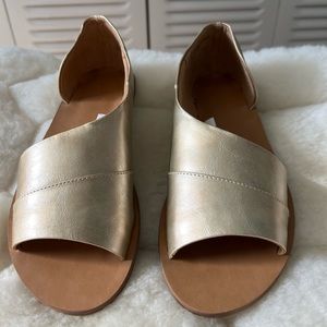 UNIVERSAL THREAD SHOES